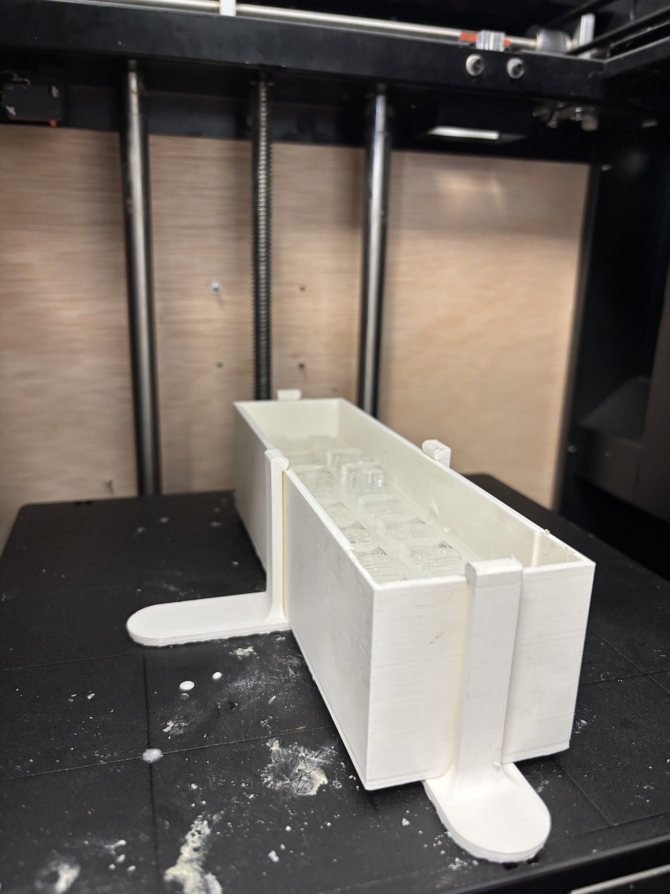 Hydrogel network forming internal pneumatic cavities.