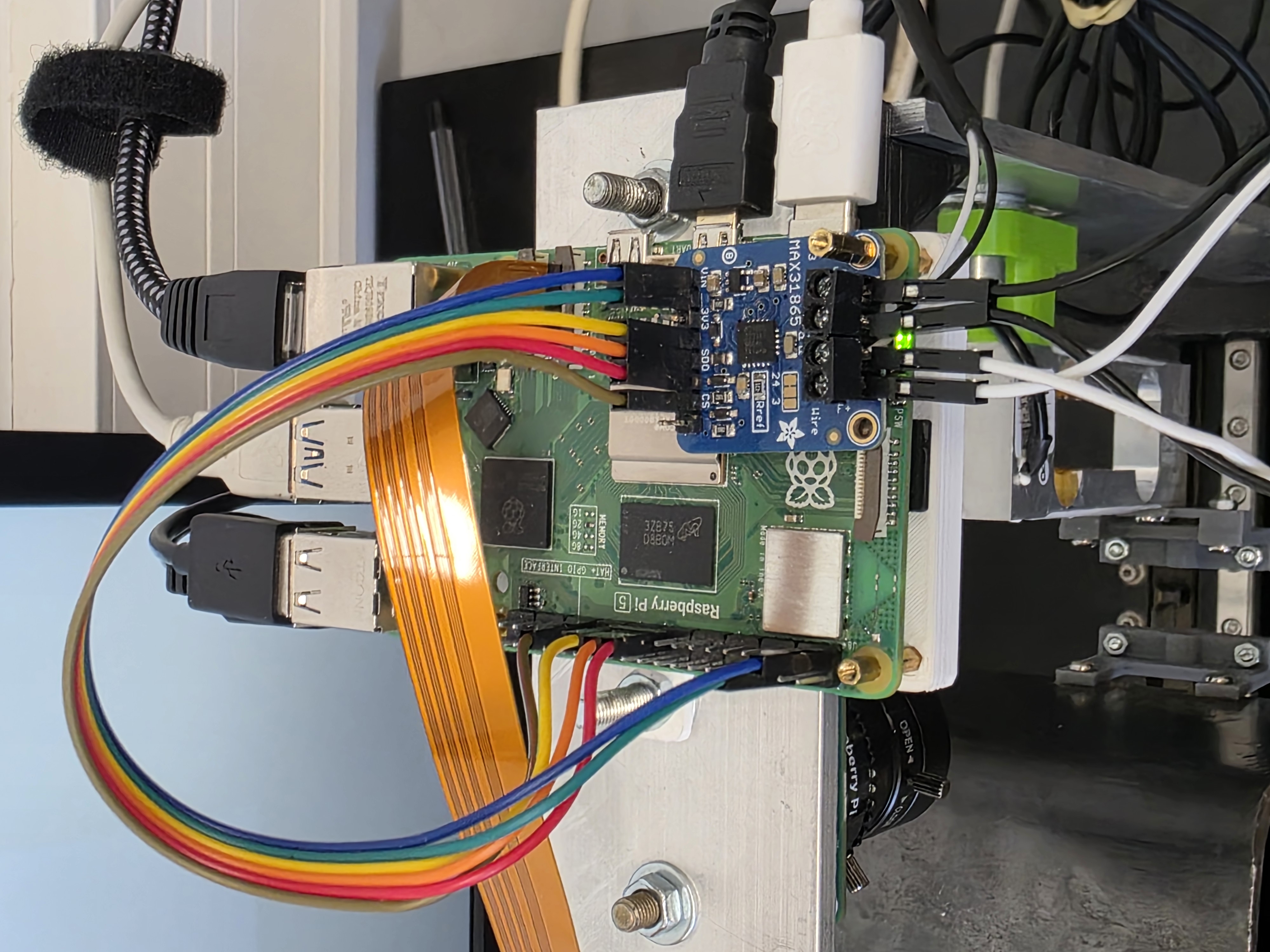 Raspberry Pi 5 and electronic acquisition modules.